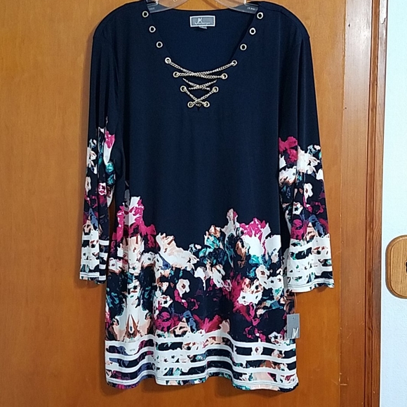 JM Collection Tops - NWT JM Collection embellished v-neck floral tunic